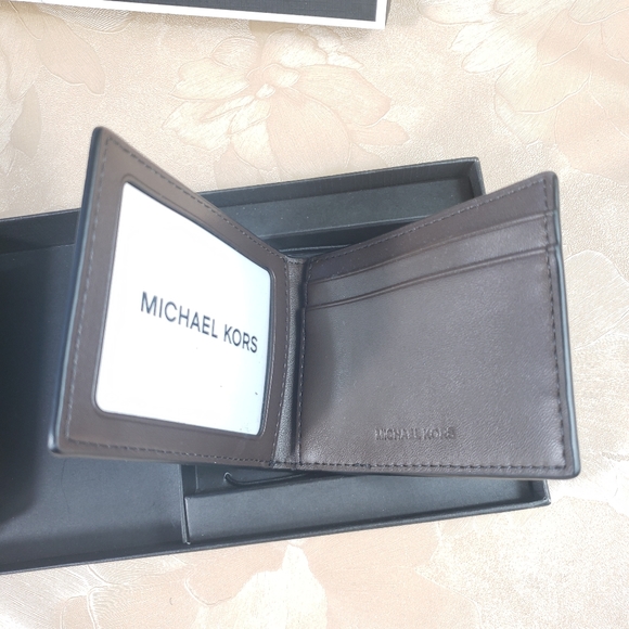 Michael kor men 3 in 1 wallet giffting box Brown and NEON - Picture 6 of 10
